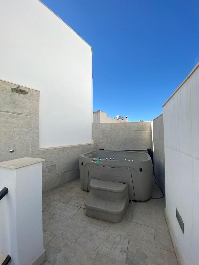 New Townhouse In The Heart Of Nerja With Jacuzzi Villa Kültér fotó